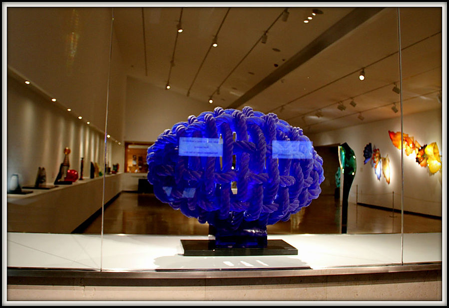 На первом этаже есть еще платная выставка. На первом этаже есть еще платная выставка.