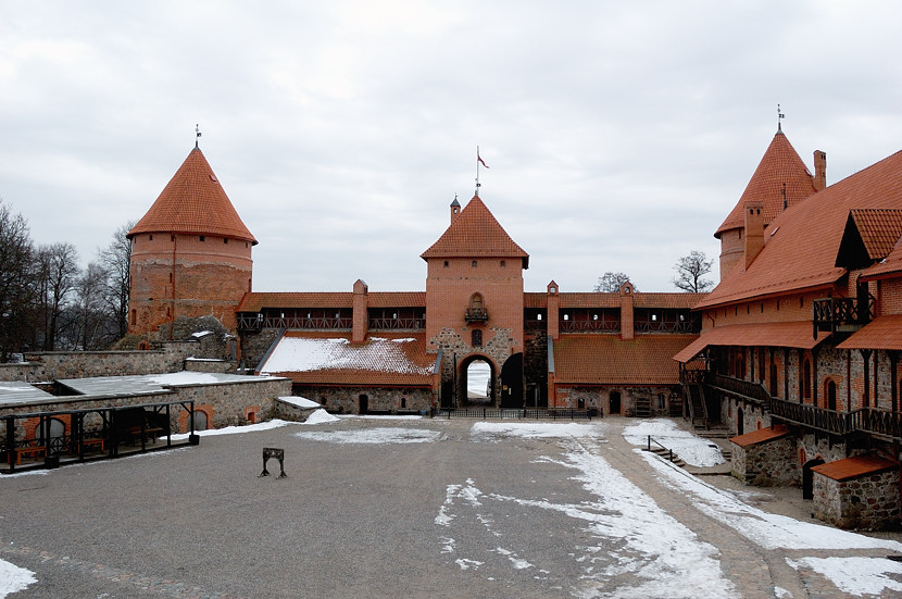 Во внутреннем дворике замка Тракай, Литва