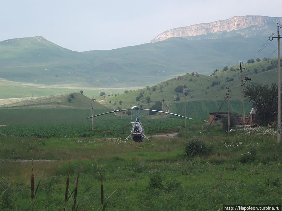вертолет местного кулибина (говорят, что дажо летает) Зеленчукская, Россия