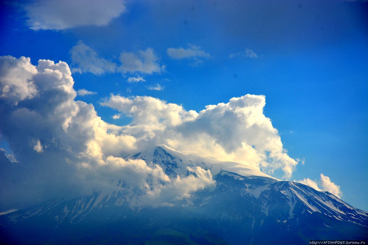 Хор Вирап. История царя Трдата, Св. Григора и богини Анаит Хор Вирап Монастырь, Армения Хор Вирап. История царя Трдата, Св. Григора и богини Анаит Хор Вирап Монастырь, Армения