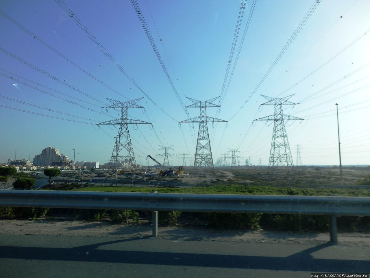 Дубай. Розовый фламинго в Рас-аль-Хоре Дубай, ОАЭ Дубай. Розовый фламинго в Рас-аль-Хоре Дубай, ОАЭ