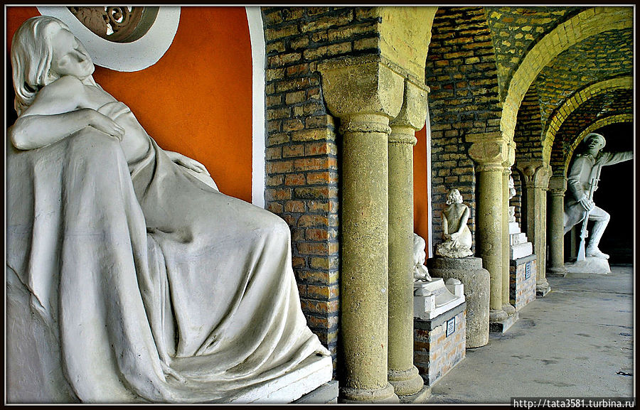 Скульптуры замка Бори Секешфехервар, Венгрия