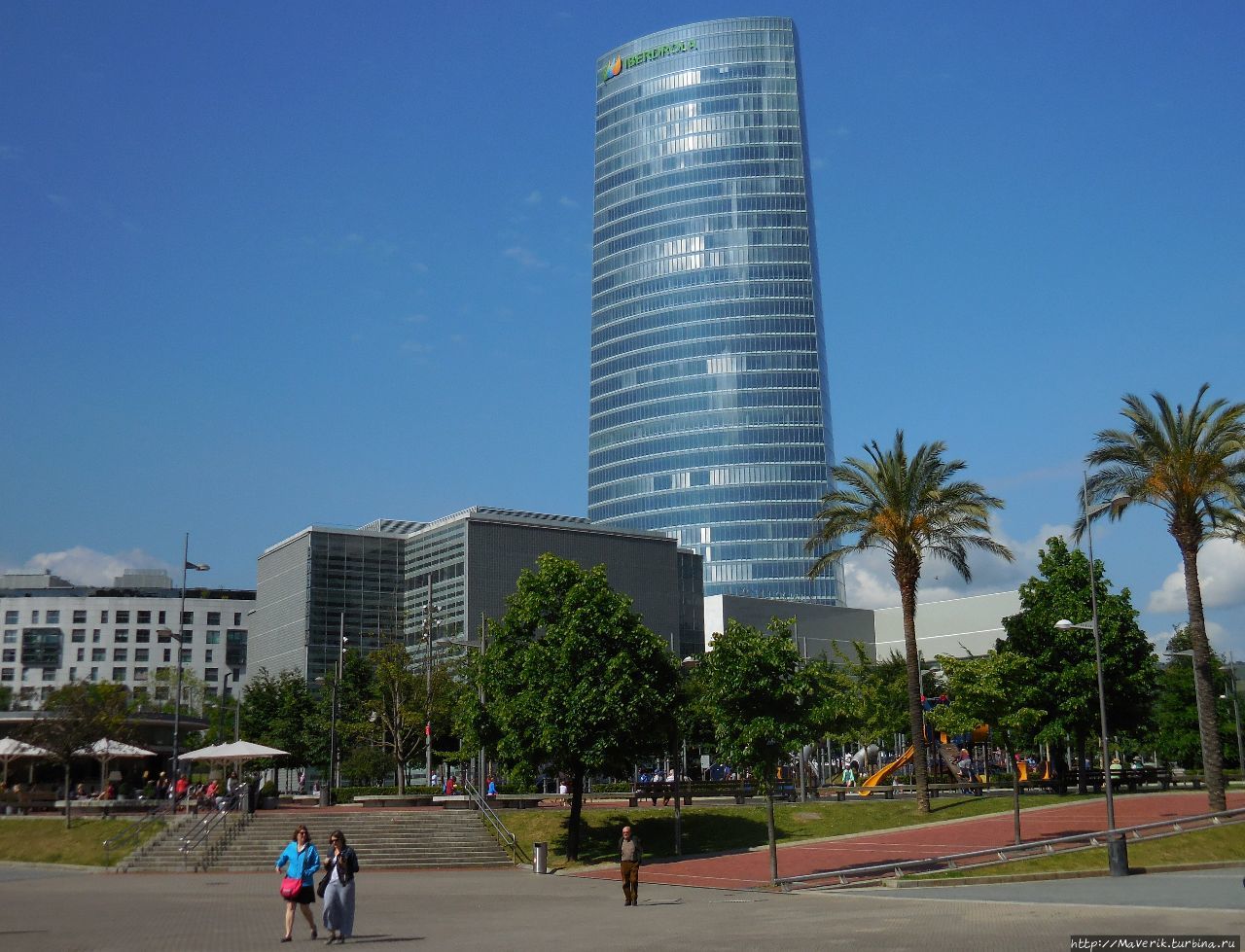 Самое высокое здание Бильбао — башня Ибердрола. Возведена в 2012 году. Бильбао, Испания