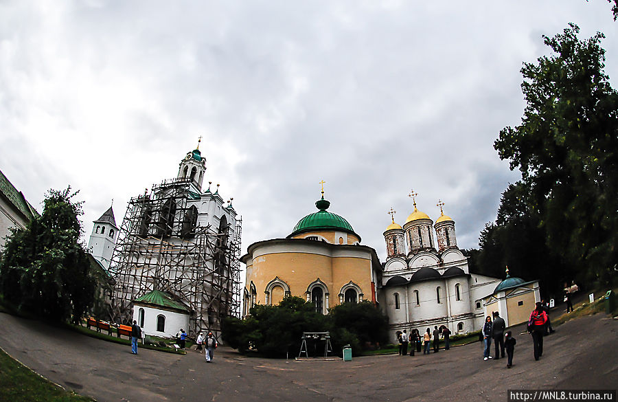 территория монастыря Ярославль, Россия