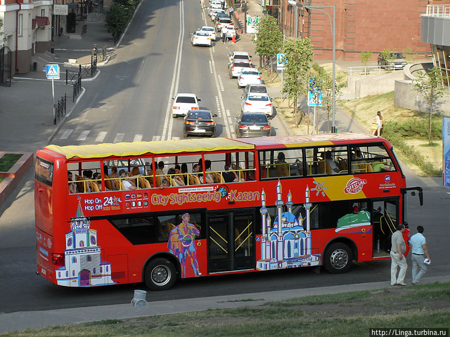 В Казани теперь есть туристический красный автобус Казань, Россия