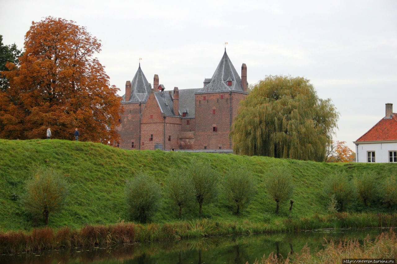 замок Лувестейн Лувестейн (замок), Нидерланды