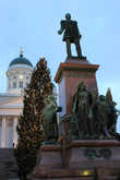 Памятник русскому царю Александру II на главной площади Хельсинки.
P.S. В России нет ни одного памятника этому царю...разве что Спас на крови, если так можно выразится в этом случае.