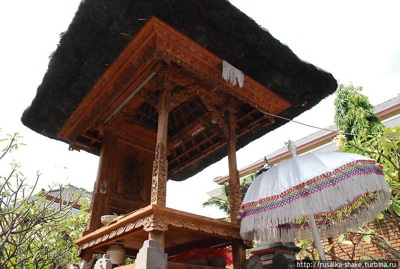 Откуда рис во лбу Кута, Индонезия Откуда рис во лбу Кута, Индонезия