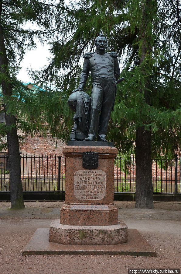 Памятник Ф.Ф. Беллинсгаузену