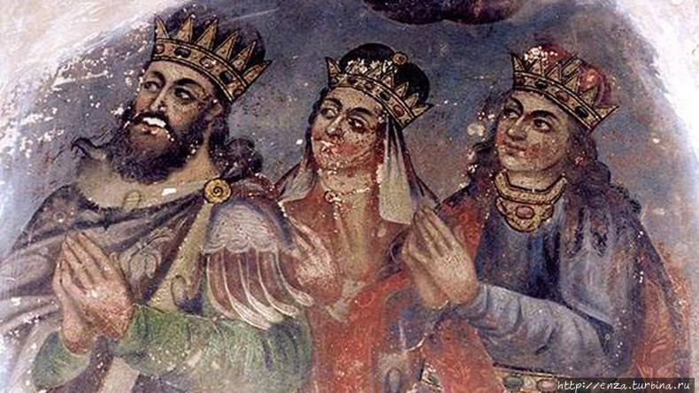 Трад III с женой Ашхен и сестрой Хосровадухт. Фото из Интернета Вагаршапат, Армения