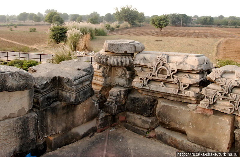 Храм богини счастья и радости... Несчастный и не радостный Дауса, Индия