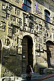 Palazzo Pretorio, резиденция капитана городского ополчения до 1290 года. Гербы принадлежат капитанам, подестам и военным комиссарам города с XIV по XVIII вв.