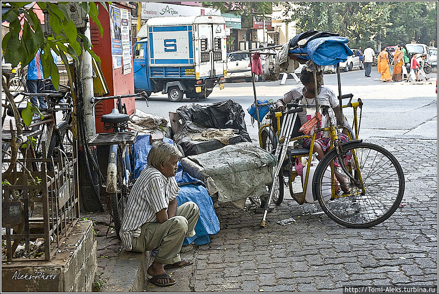 Неторопливые индийцы. А куда торопиться, когда тепло, светло и мухи не кусают...
* Мумбаи, Индия Неторопливые индийцы. А куда торопиться, когда тепло, светло и мухи не кусают...
* Мумбаи, Индия