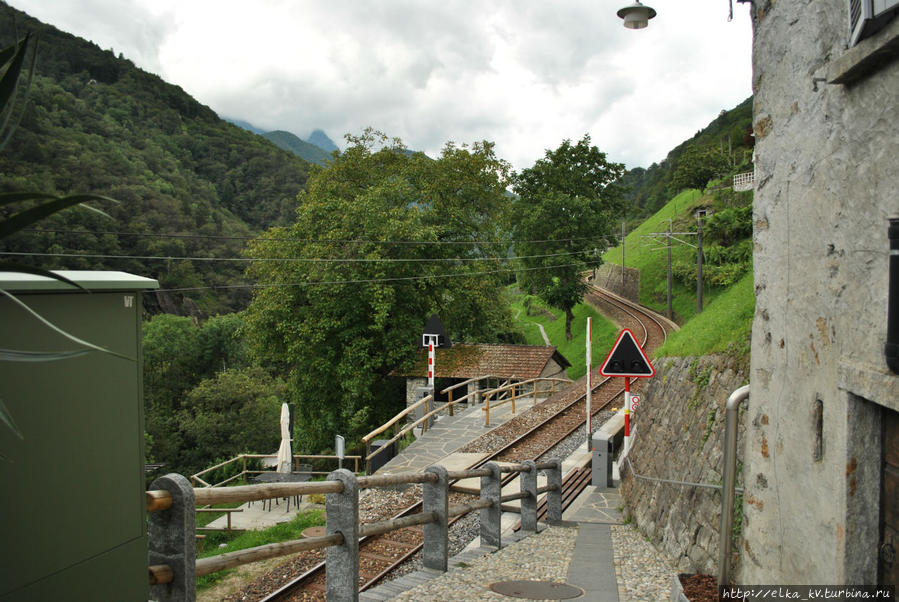 Железно-дорожный переезд, вернее — переход Локарно, Швейцария
