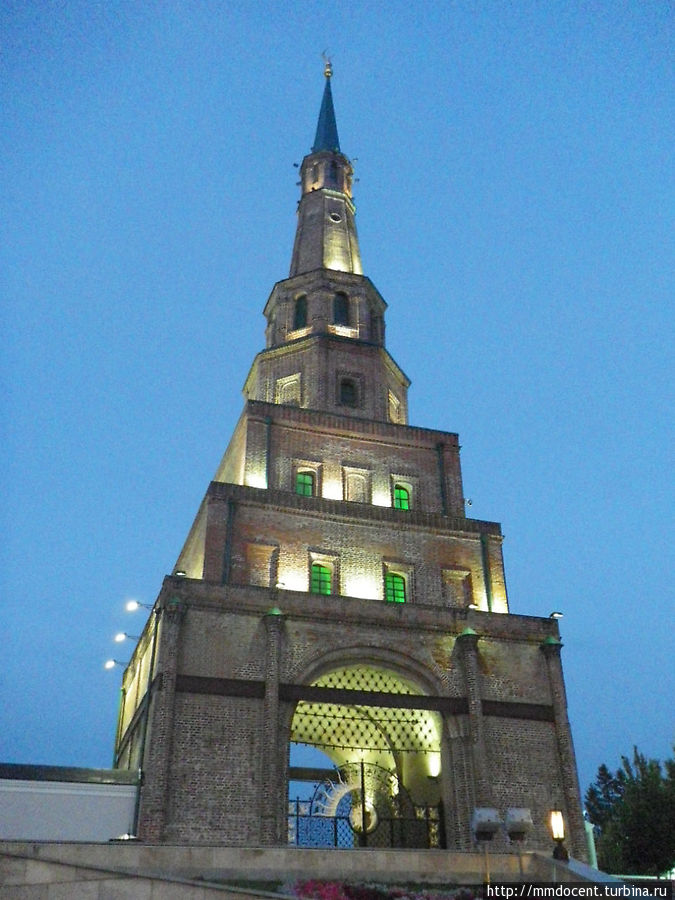 Башня Сююмбике действительно падает, до ракурс откуда это видно, мы нашли только на следующий день Казань, Россия Башня Сююмбике действительно падает, до ракурс откуда это видно, мы нашли только на следующий день Казань, Россия