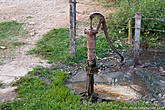 От близлежащей реки по деревне проведен водопровод. Практически около каждого двора установлен такой гидрант.