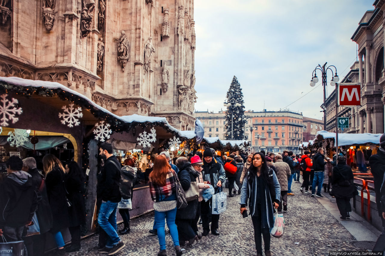 Где в Милане живет Рождество? Милан, Италия