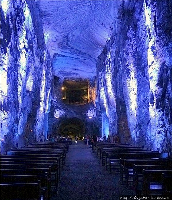 Центральный неф соляного собора Сипакира, Колумбия