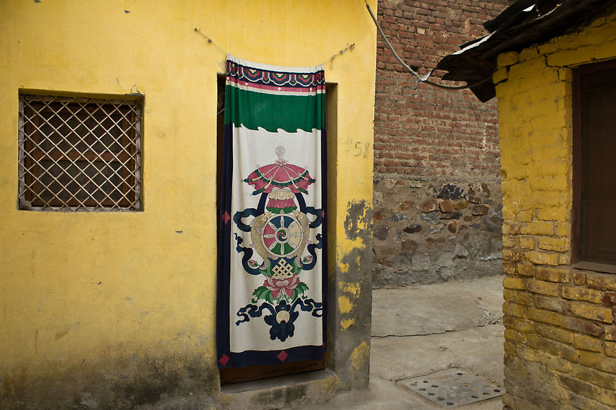 Дели: тибетская деревня Мажну Ка Тила Дели, Индия