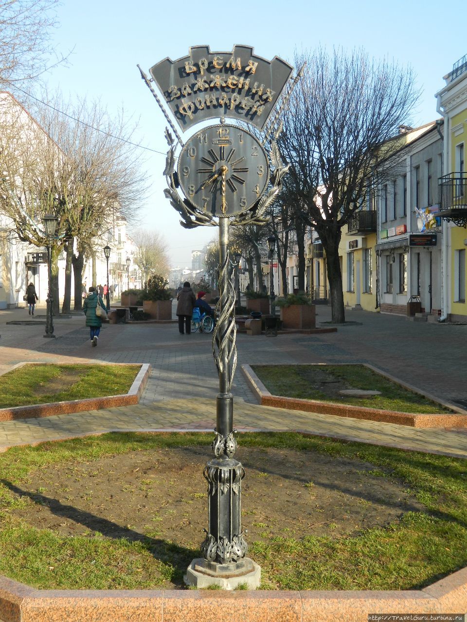 Часы, показывающие время зажжения фонарей Брест, Беларусь