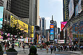 Гигантские рекламные щиты Таймс-сквер под стать небоскребам. Для многих это место представляется символом самого Нью-Йорка.