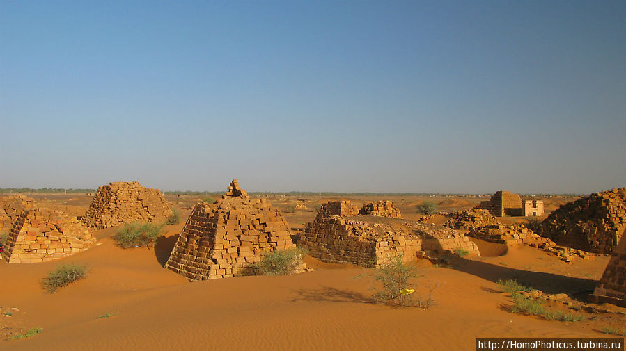Западный некрополь Мероэ (древний город, пирамиды), Судан