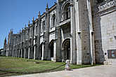 Монастырь — самое большое и известное здание мануэлинского стиля