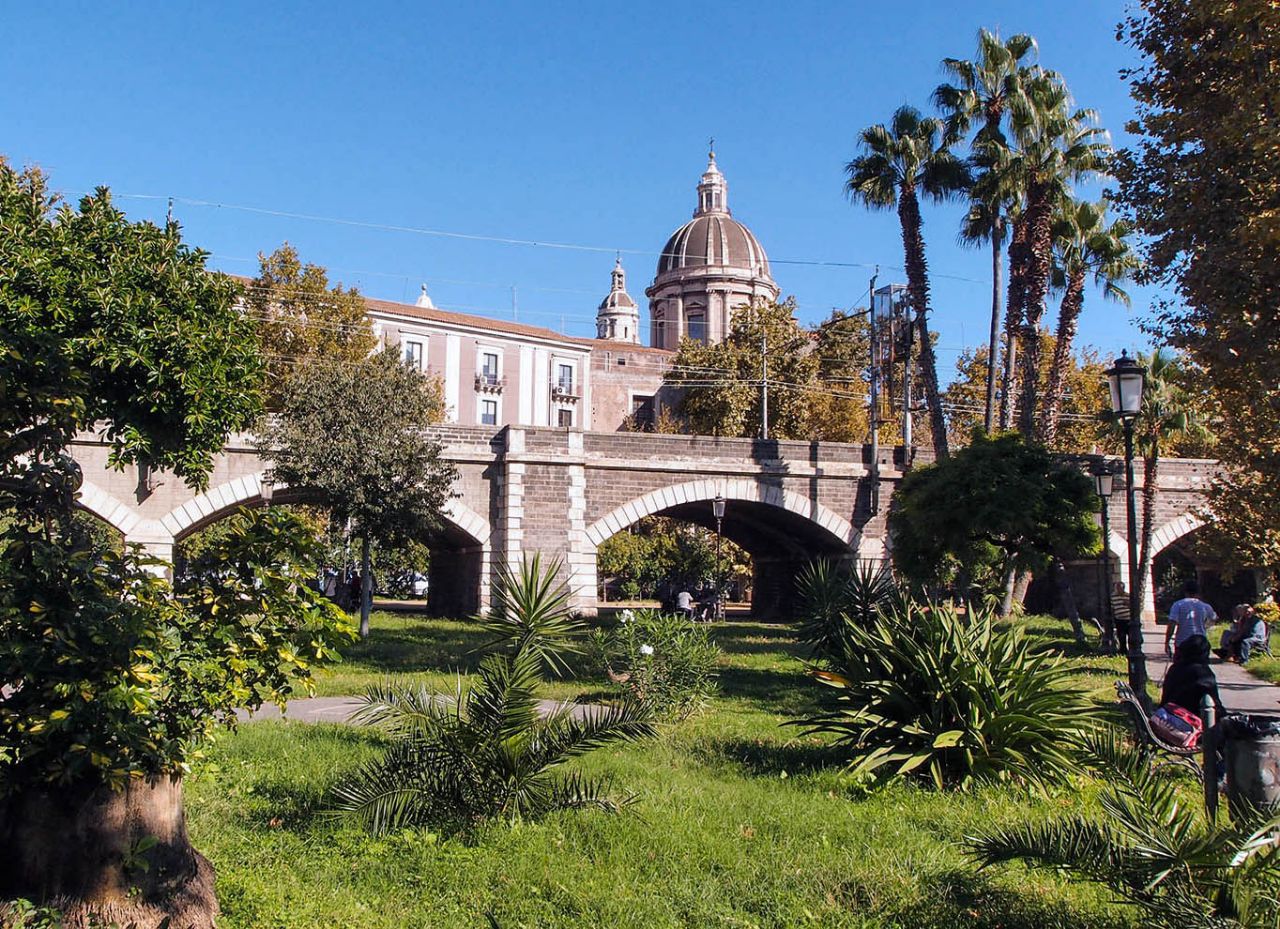 Город, который живёт вопреки Катания, Италия Город, который живёт вопреки Катания, Италия