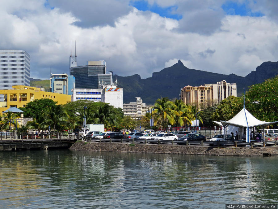 Набережная — самое цивильное место в столице Маврикия Порт-Луи, Маврикий