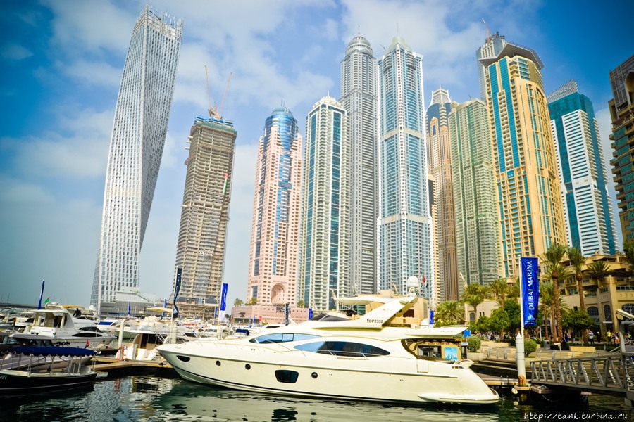 В Дубае, под это дело, построили целый район, с искусственным каналом и пристанью. На берегах канала возвышаются нереально высоты небоскребы. Дубай, ОАЭ