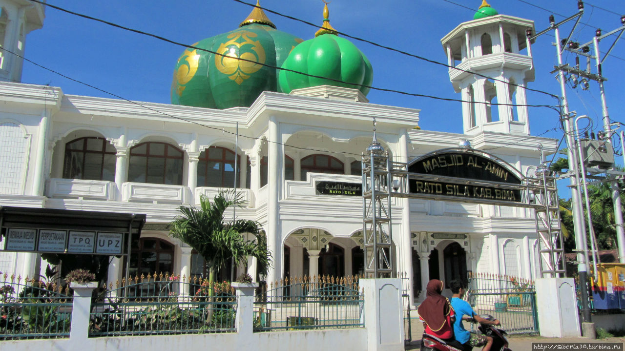 Одна из многочисленных мечетей. Индонезия