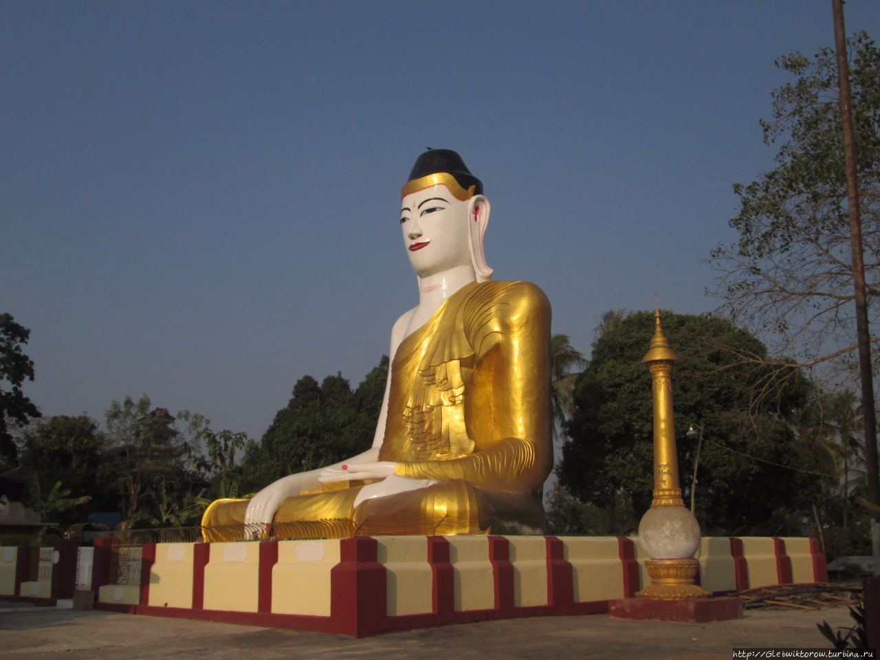 Швезигон — пагода с Буддой и духами-натами Патейн, Мьянма