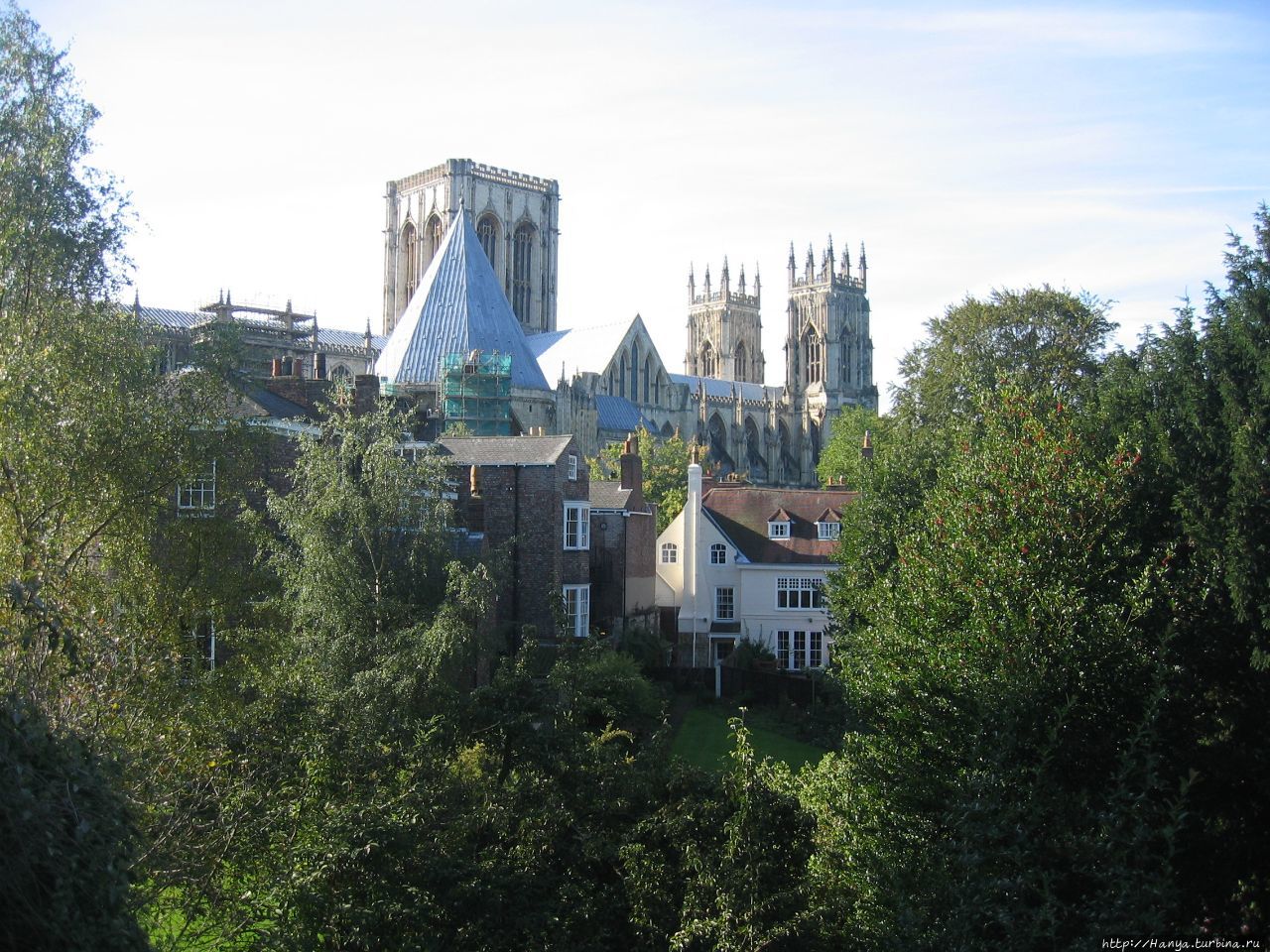 Вид на Йоркский собор с крепостной стены