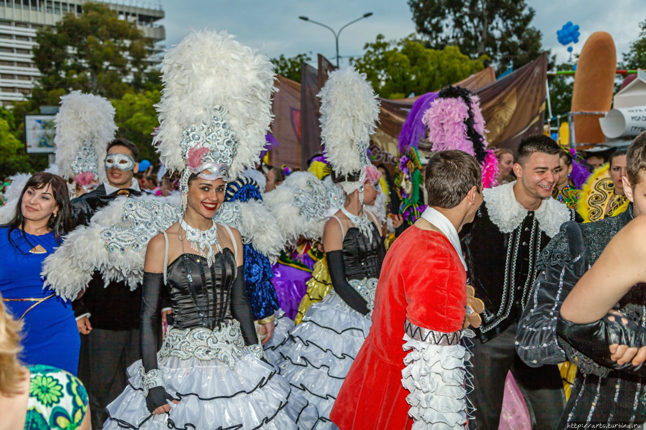Красочный карнавал в Сочи. Открытие курортного сезона Сочи, Россия