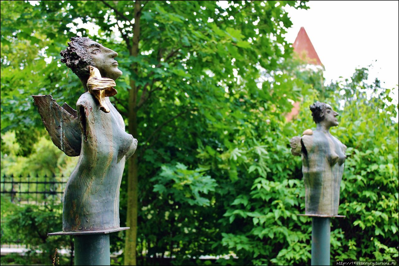 Городской парк и неразгаданные тайны его безымянных ангелов Чешский Крумлов, Чехия