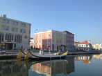 Город Авейру называют португальской Венецией, так как через город проходит река и местные лодки имеют своеобразную форму и раскрас.