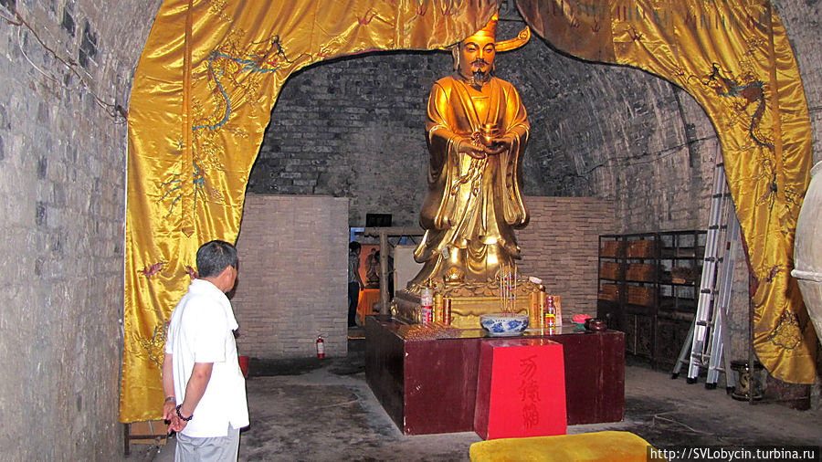 Статуя имеператора династии Мин Нанкин, Китай