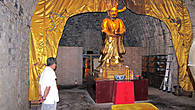 Статуя имеператора династии Мин