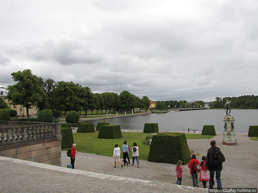 Вид на озеро и парк от дворца. Дротнингхольм, Швеция