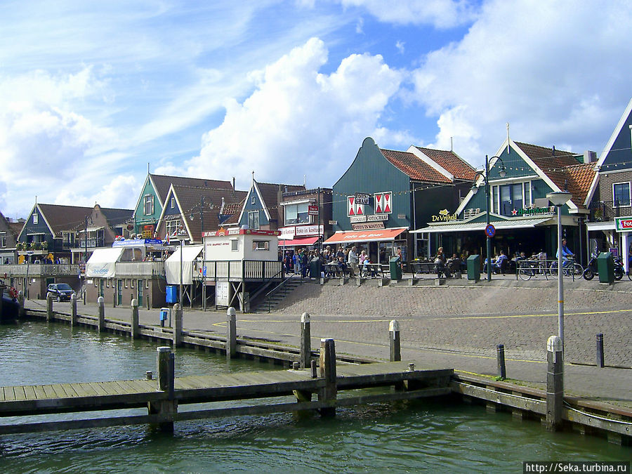Пример голландской деревни Волендам, Нидерланды