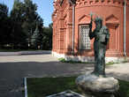 Памятник рядом с церковью