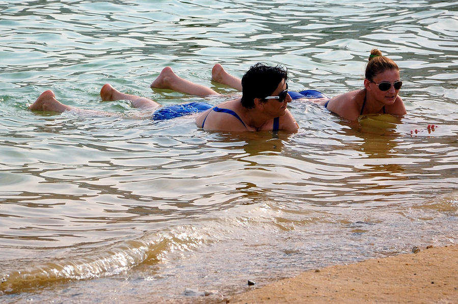 Народ типа купается Эйн-Бокек, Израиль