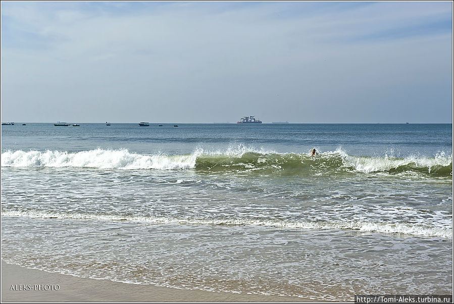 Купаться в таких волнах — это на любителя. Мне, честно говоря, совсем не понравилось...
* Купаться в таких волнах — это на любителя. Мне, честно говоря, совсем не понравилось...
*