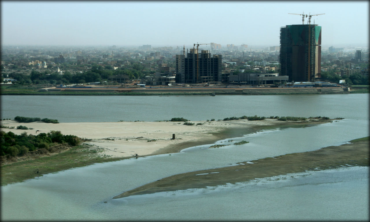 Наследие Каддафи или лучшая смотровая площадка Хартума Хартум, Судан Наследие Каддафи или лучшая смотровая площадка Хартума Хартум, Судан