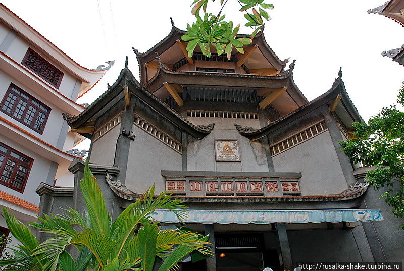 Башня для хранения урн Хошимин, Вьетнам