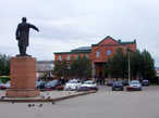 Центральная площадь города носит имя дедушки Ленина.