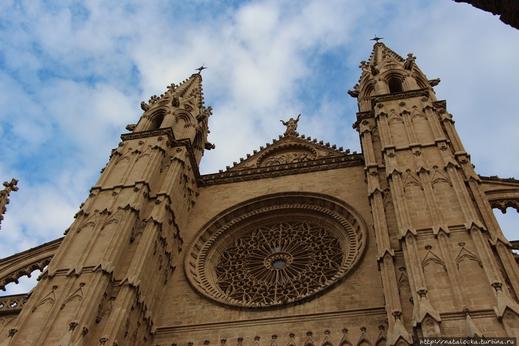 Кафедральный собор города Пальма-де-Майорка. Пальма-де-Майорка, остров Майорка, Испания