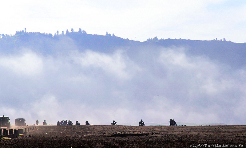 Свидание с Бромо Бромо-Тенггер-Семеру Национальный Парк, Индонезия Свидание с Бромо Бромо-Тенггер-Семеру Национальный Парк, Индонезия