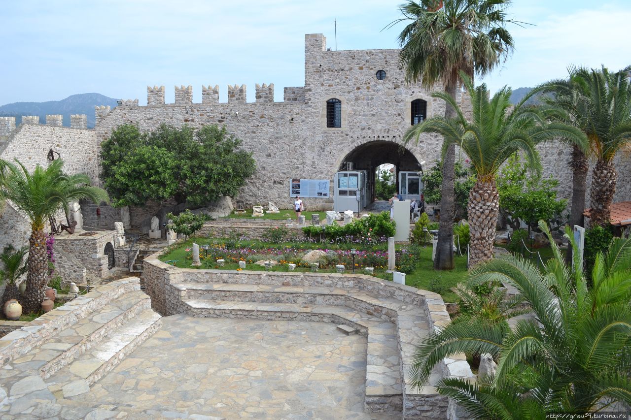 Древний замок над портом Мармариса