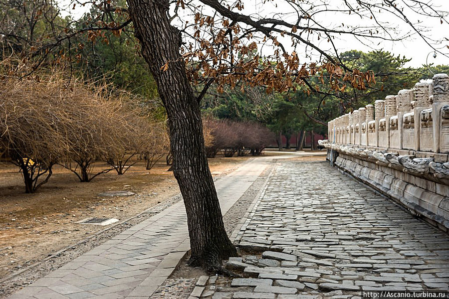 Гробницы династии Мин (Динлин и Чанлин) Пекин, Китай